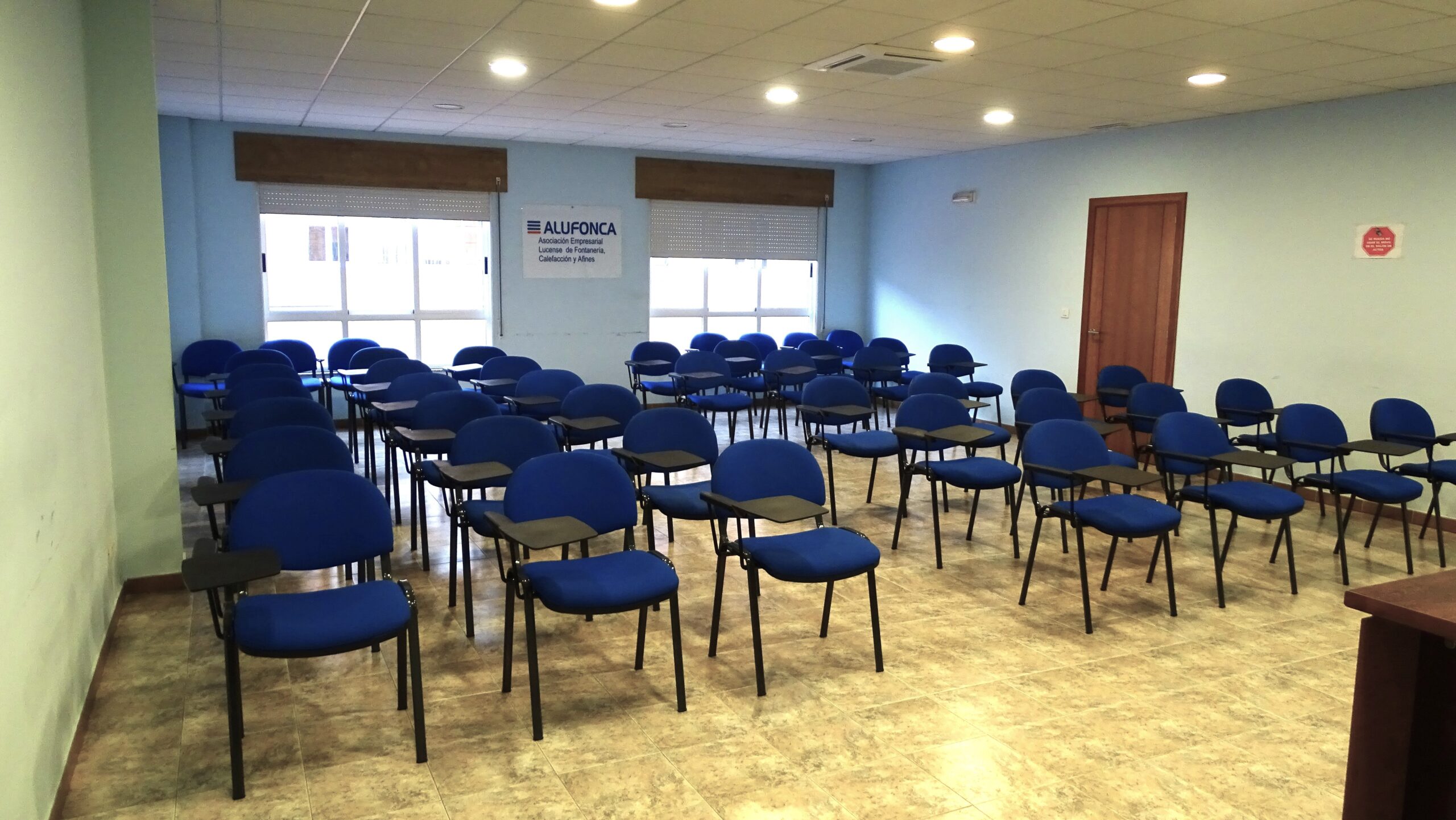 SALA DE CONFERENCIAS - 1