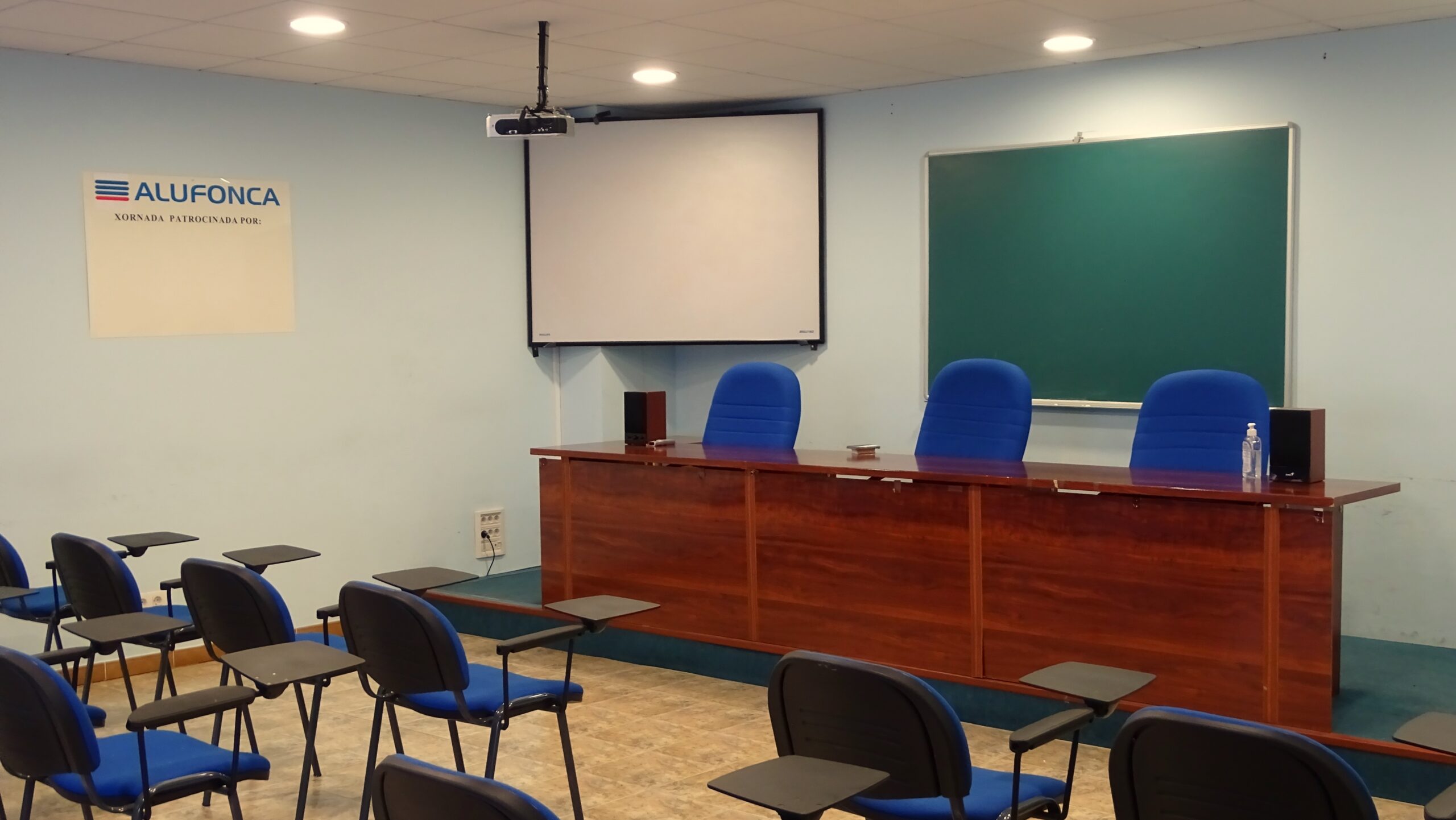 SALA DE CONFERENCIAS - 4