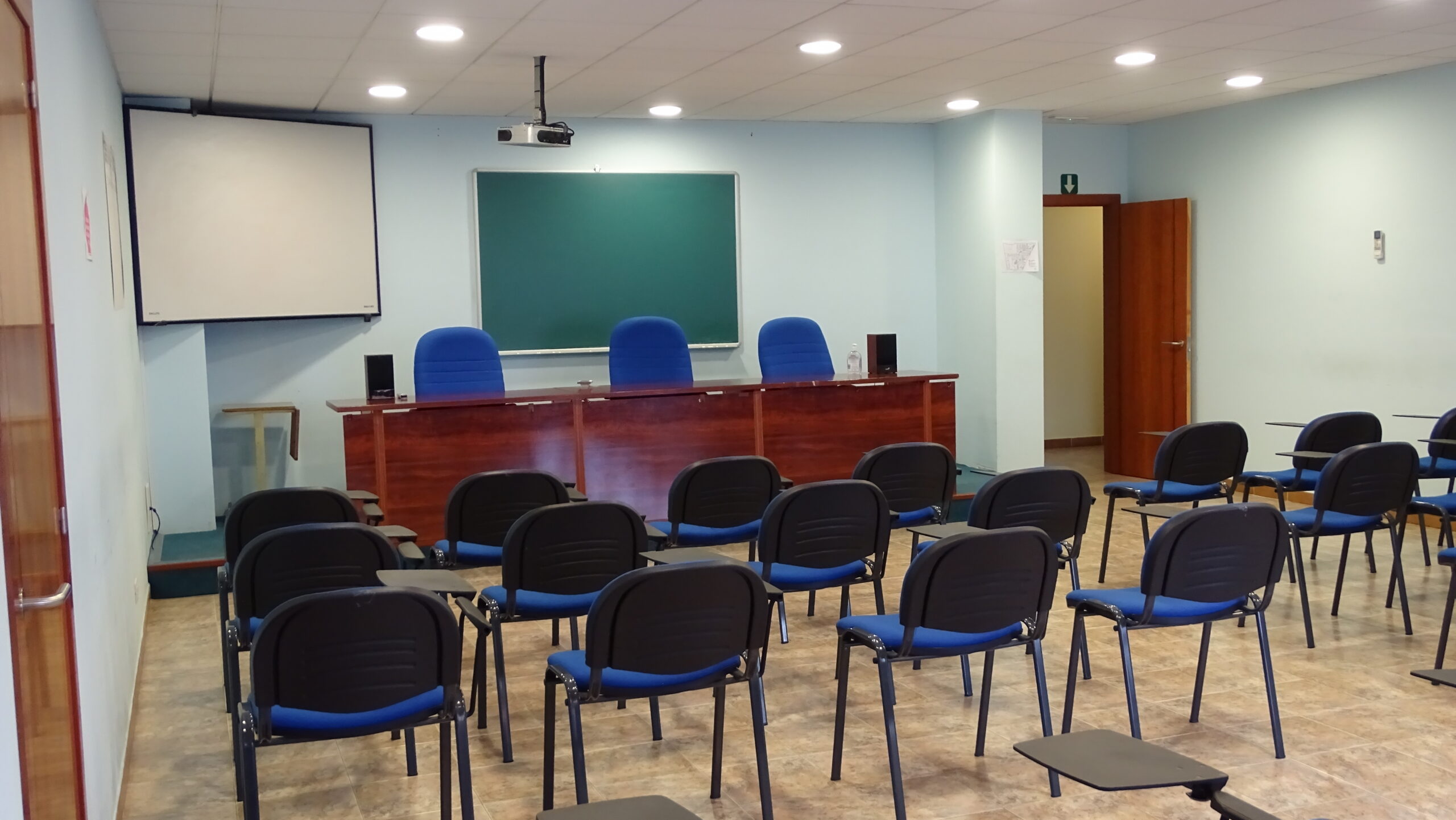 SALA DE CONFERENCIAS - 6