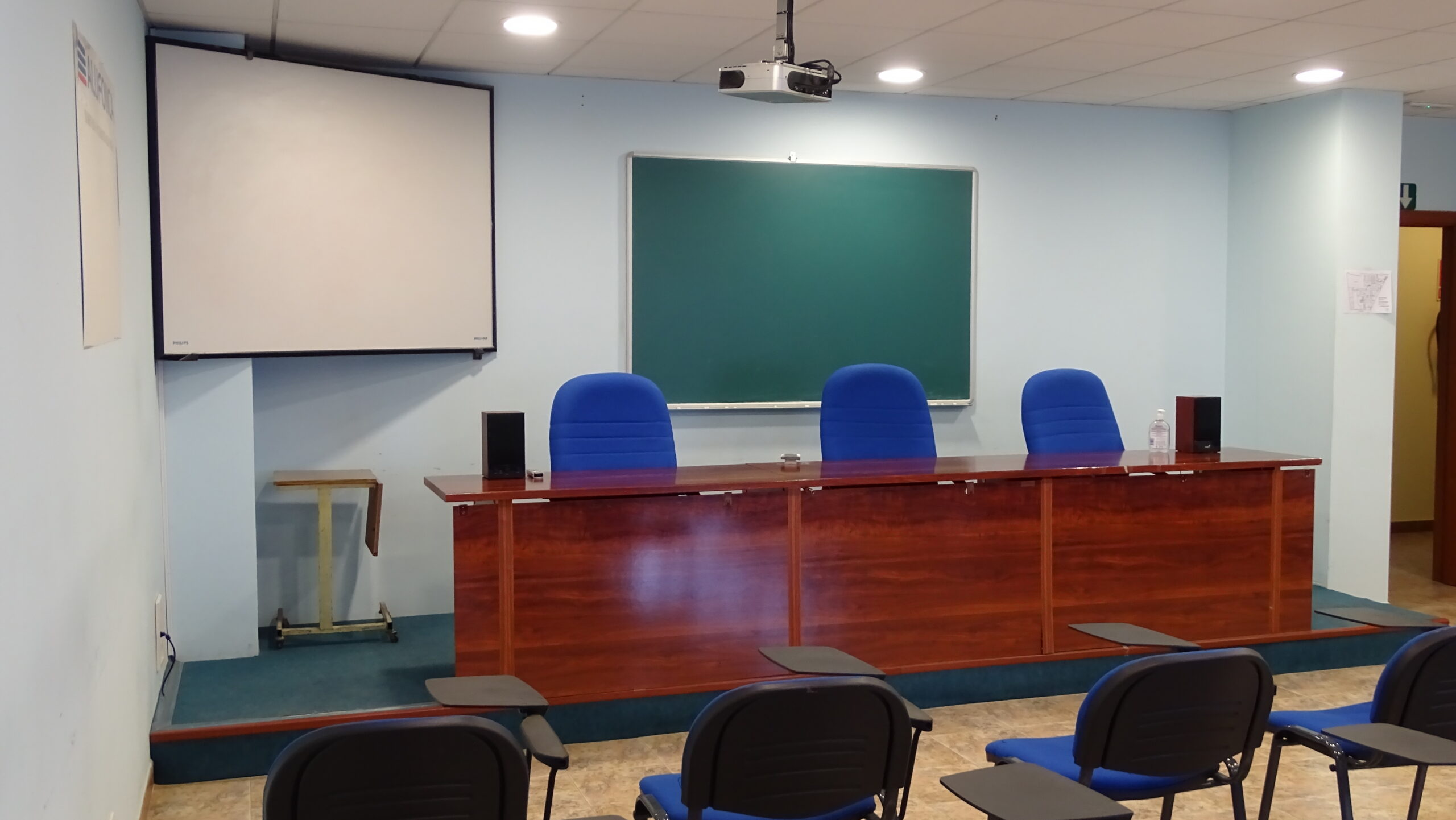 SALA DE CONFERENCIAS - 7